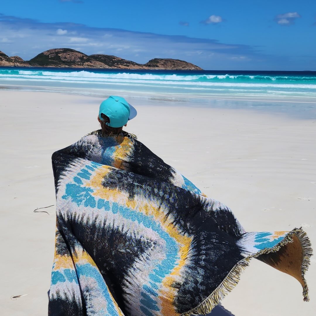 Tie Dye Woven Beach Picnic Throw Rug - SAND N SALT